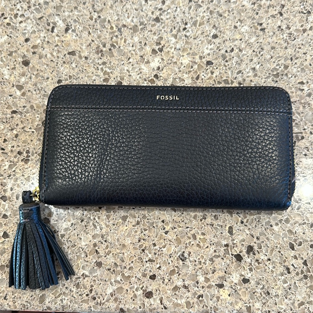 Black leather fossil wallet